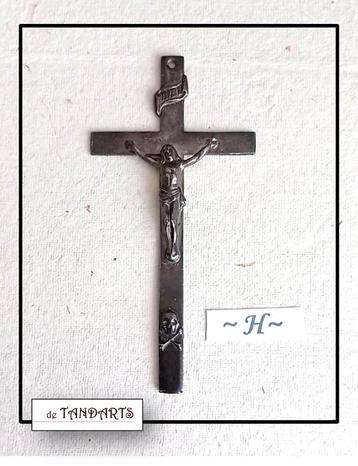 A. Kruisbeeld (H) - 11 cm beschikbaar voor biedingen
