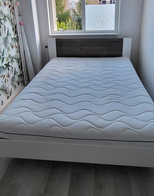 Bedframe met hoofdbord + zacht matras 140x200, Huis en Inrichting, Slaapkamer | Bedden, Zo goed als nieuw, Tweepersoons, 140 cm