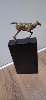 Bronzen beeldje op sokkel uit de jaren 70, Ophalen of Verzenden