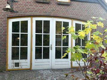 grote achterpui / tuindeuren / kozijn met boogvorm i.z.g.st. beschikbaar voor biedingen