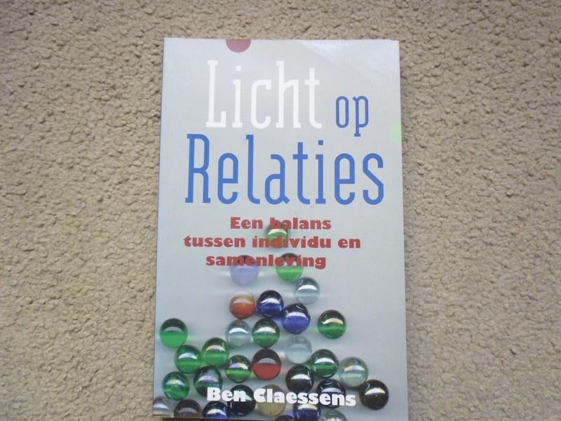 Licht op relaties, Ophalen of Verzenden, Zo goed als nieuw