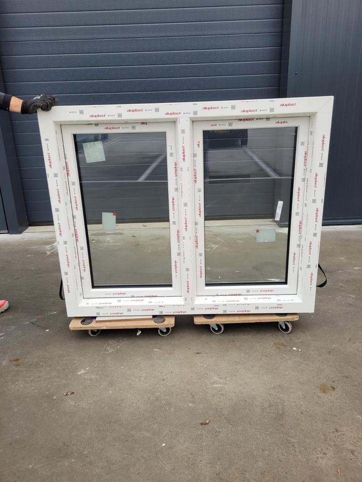 Kunstof Kozijn met Dubbelglas - 1370x1120, Doe-het-zelf en Verbouw, Glas en Ramen, Zo goed als nieuw, Gevelraam of Ruit, 80 tot 120 cm