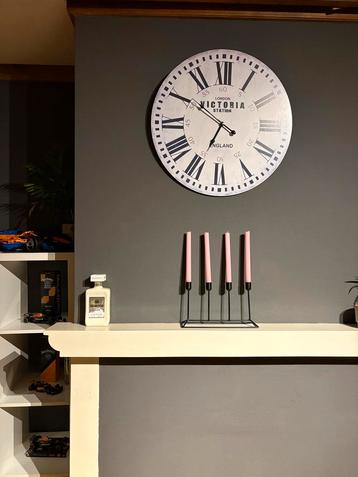 Mooie Wandklok - Victoria Station beschikbaar voor biedingen