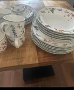 Floral dinnerware set, Huis en Inrichting, Keuken | Servies, Ophalen, Zo goed als nieuw, Bord(en), Overige stijlen