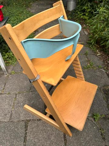Stokke Triptrap kinderstoel met tuigje en blauwe gordel beschikbaar voor biedingen
