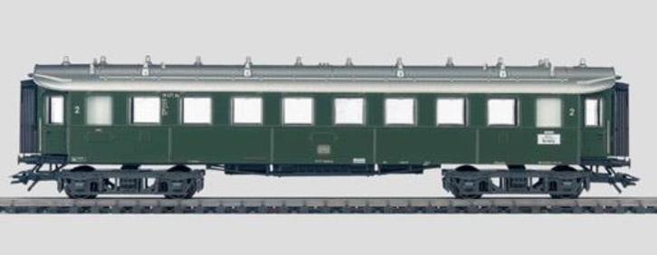 Märklin set van 5 wagons met verlichting en stroomkoppeling, Hobby en Vrije tijd, Modeltreinen | H0, Zo goed als nieuw, Wagon