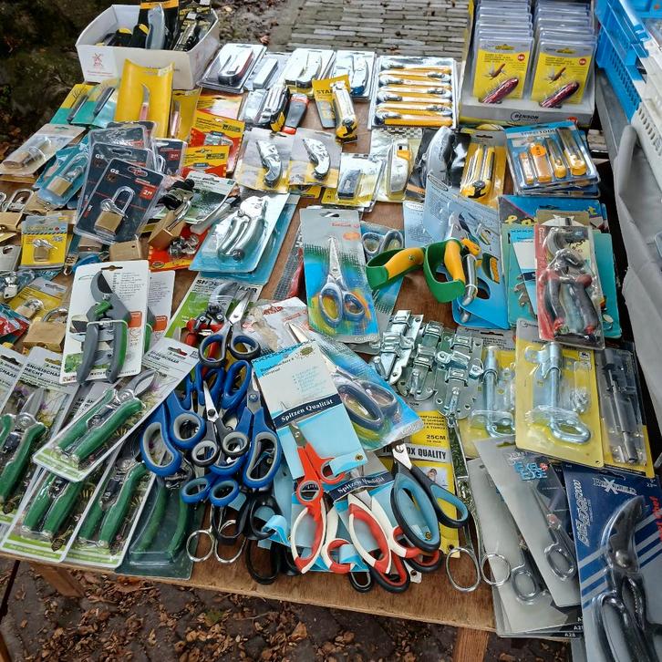 Schuuropruiming gereedschap,35 kraten vol ,kraamschragen,ed, Diversen, Rommelmarktspullen, Nieuw, Ophalen