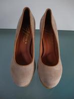 GRATIS VERZENDEN | NIEUWE beige pumps 38, Kleding | Dames, Schoenen, Verzenden, Beige, Nieuw, Schoenen met hoge hakken