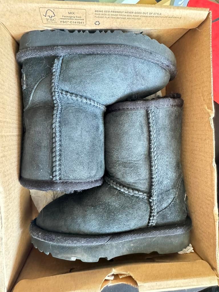 Ugg maat 22, Ophalen of Verzenden, Zo goed als nieuw, Jongetje of Meisje, Schoentjes