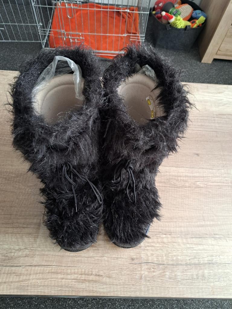 Fluffy laarzen maat 41,gekocht voor de carnaval, Hoge laarzen, Zwart, Ophalen of Verzenden, Gedragen