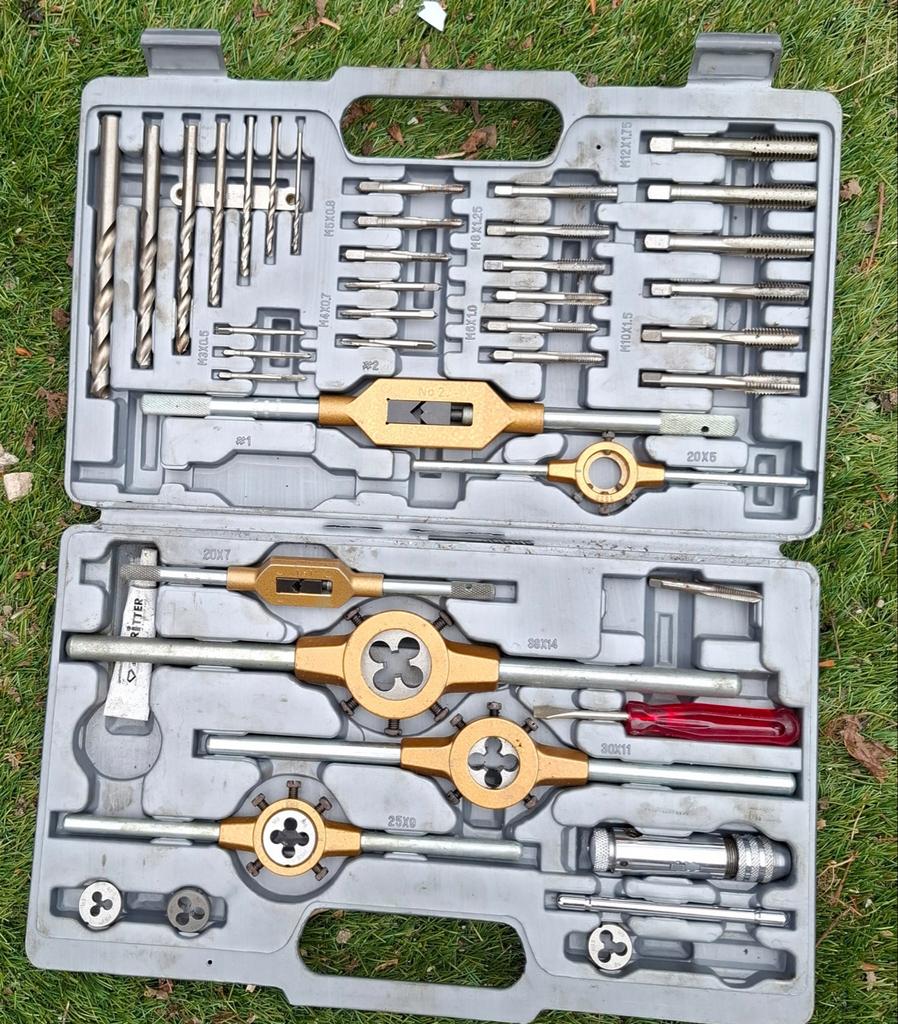 Complete Tappen en Snijplaten Set in Koffer, Ophalen, Gebruikt