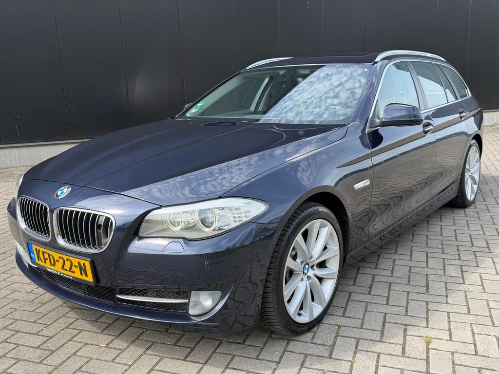 BMW 5-Serie 528I Touring 190KW 6 CIL/ PANORAMA /LEER/19 INCH, Auto's, Achterwielaandrijving, Huisgarantie, Blauw, 2996 cc