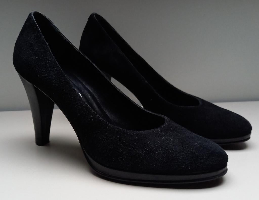 ZGAN!!  Zwarte suède hakken pumps van Tango maat 38, Kleding | Dames, Schoenen, Tango, Zwart, Ophalen of Verzenden, Zo goed als nieuw