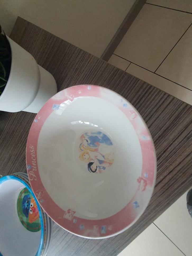 Prinsessen kom - Kinderkom met Disney prinsessen, Huis en Inrichting, Keuken | Servies, Gebruikt, Kom(men), Overige stijlen, Ophalen of Verzenden