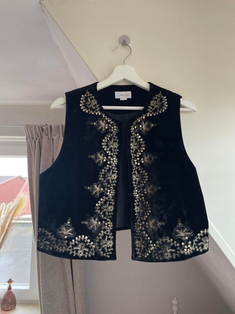 Gilet zwart met goude print maat M cotton club, Kleding | Dames, Ophalen of Verzenden, Zo goed als nieuw, Maat 38/40 (M), Zwart