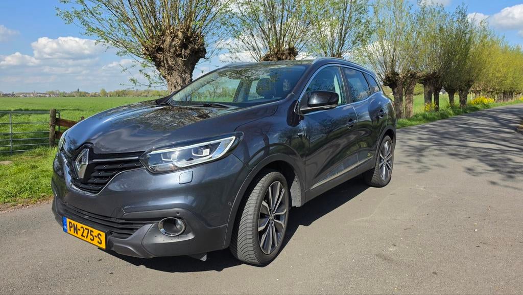 Renault Kadjar Bose TCe 130pk 2015 Grijs, Auto's, Renault, Voorwielaandrijving, Kadjar, 4 cilinders, 1200 kg