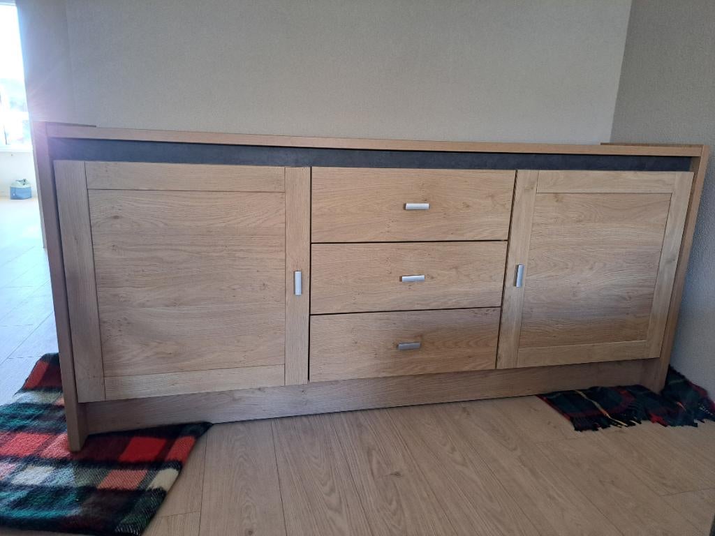 Gratis af te halen: dressoir, Huis en Inrichting, Ophalen, Gebruikt, Met deur(en), 150 tot 200 cm