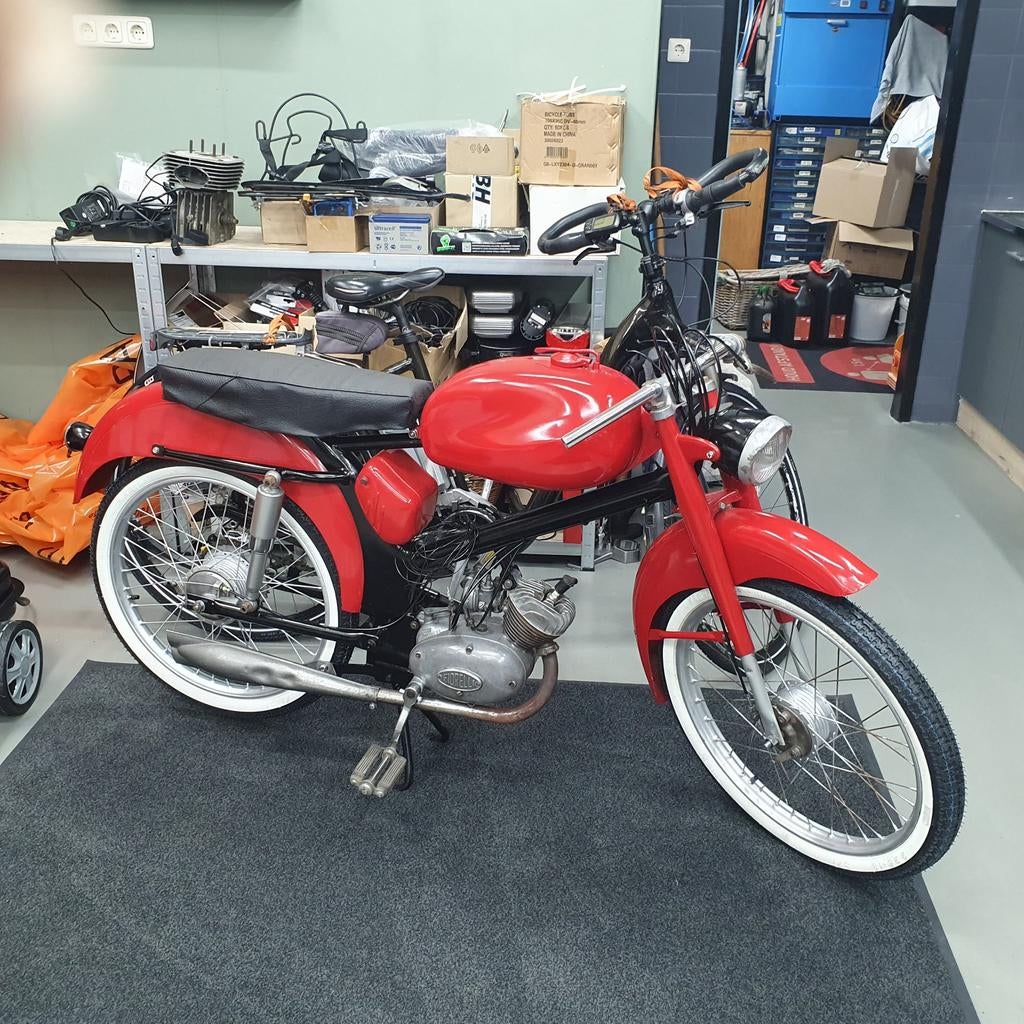 Italiaanse sportbrommer met kenteken, Ophalen