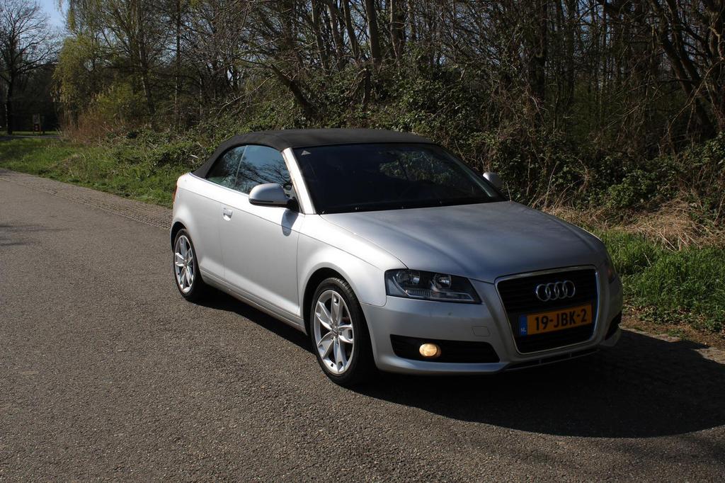 Audi A3 cabrio grijs, Achterwielaandrijving, 4 cilinders, Cabriolet, Handgeschakeld