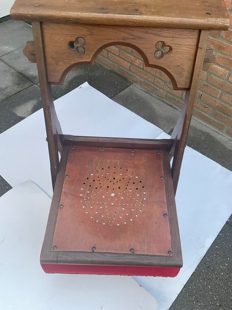 Antieke bidstoel met rood kussen, Antiek en Kunst, Antiek | Religie, Ophalen of Verzenden