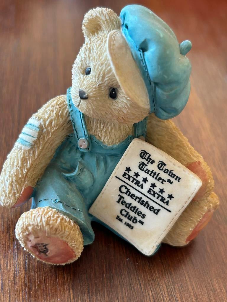 Cherished Teddies 1994 The Town Tattler, Verzamelen, Ophalen, Zo goed als nieuw, Beeldje, Cherished Teddies