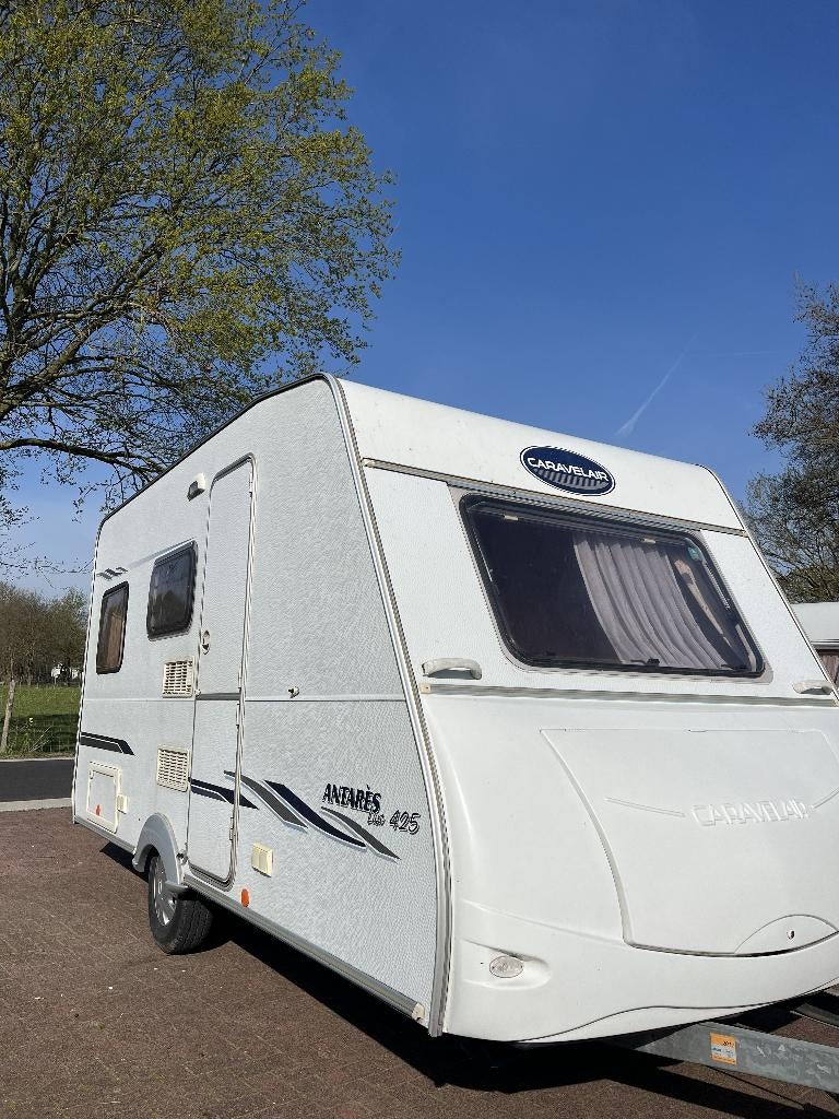Mooie lichtgewicht Caravelair Antares luxe 425, Overige typen, Bedrijf, Treinzit, 4 tot 5 meter