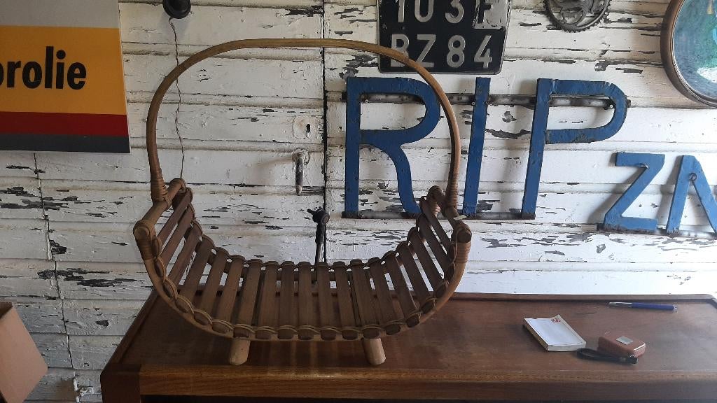 Vintage retro lectuurmand krantenbak, rotan, manou, bamboe, Ophalen of Verzenden, Gebruikt