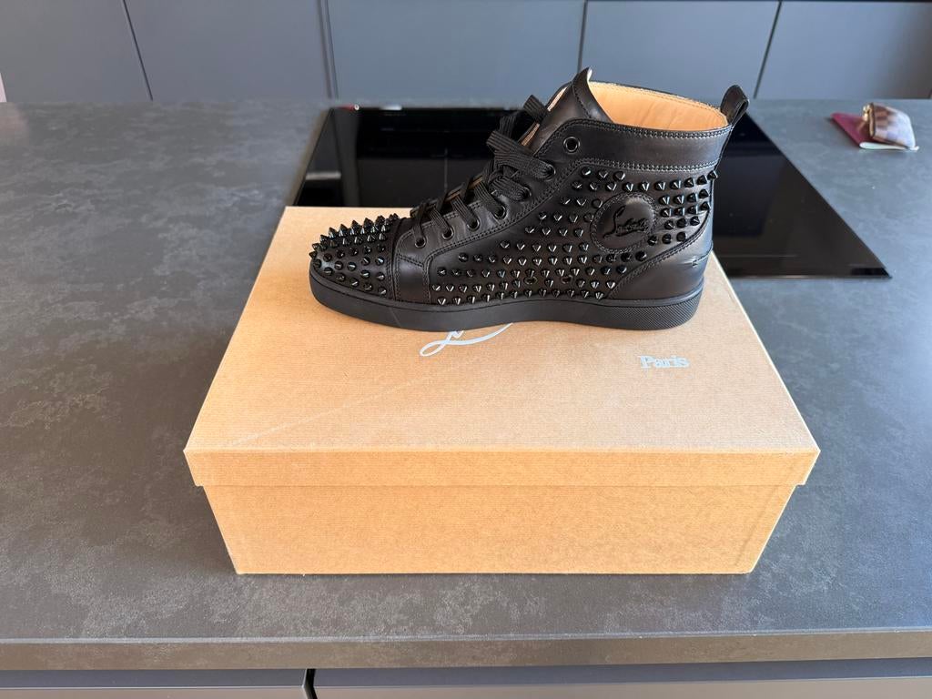 Christian Louboutin High Top Spike Koeien Leer maat 41.5, Ophalen, Zo goed als nieuw, Zwart, Sneakers of Gympen