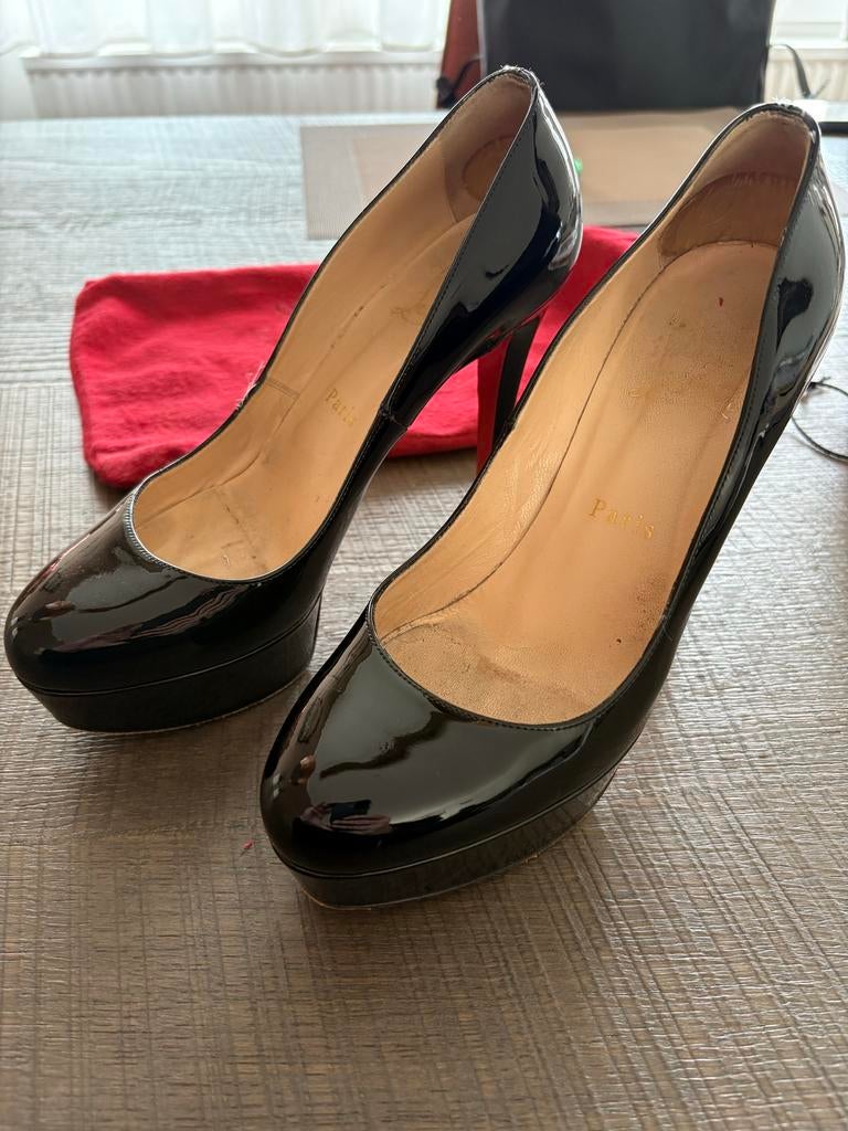 Christian Louboutin Paris pumps maat 38,5, Kleding | Dames, Schoenen, Ophalen, Gedragen, Zwart, Pumps