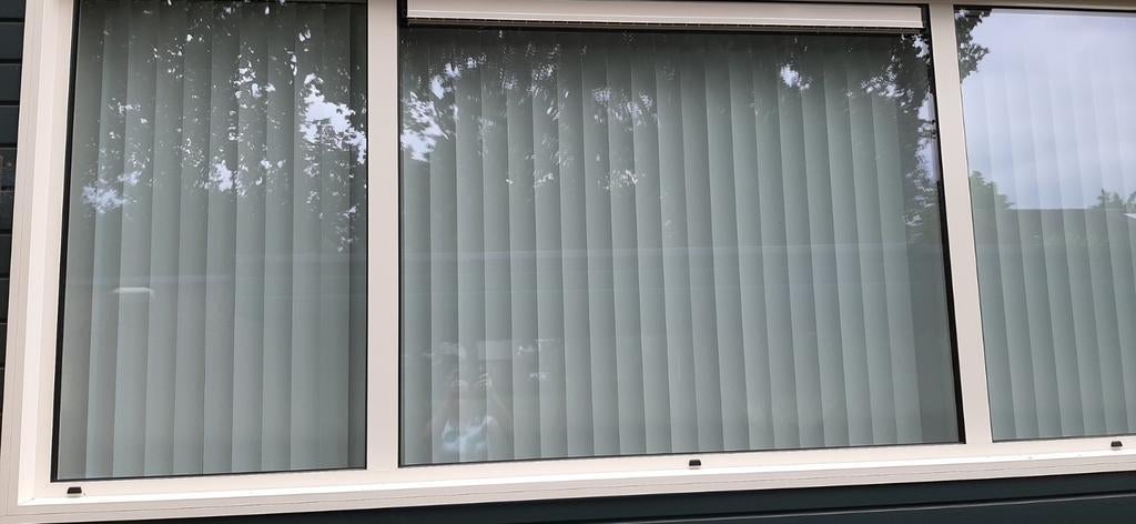 RAIL MET WITTE LAMELLEN, Huis en Inrichting, Stoffering | Gordijnen en Lamellen, Ophalen