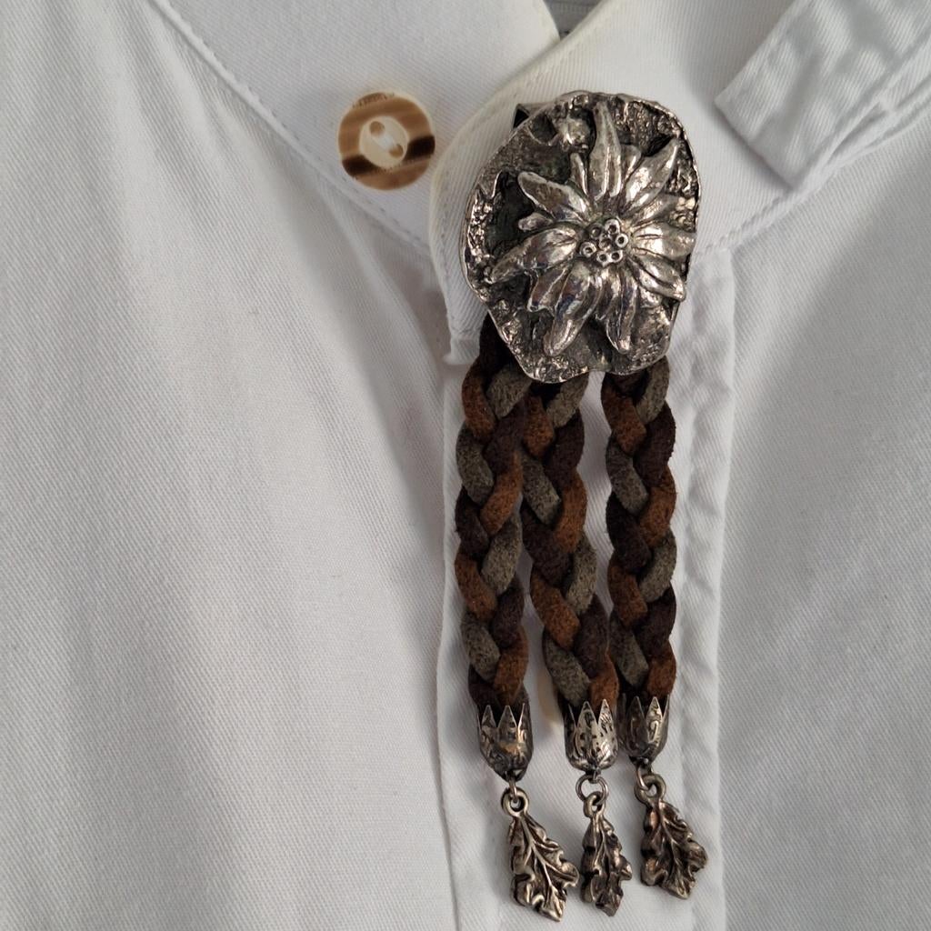 Kragenspange edelweiss trachten speld oktoberfeest, Ophalen of Verzenden, Gebruikt, Overige materialen