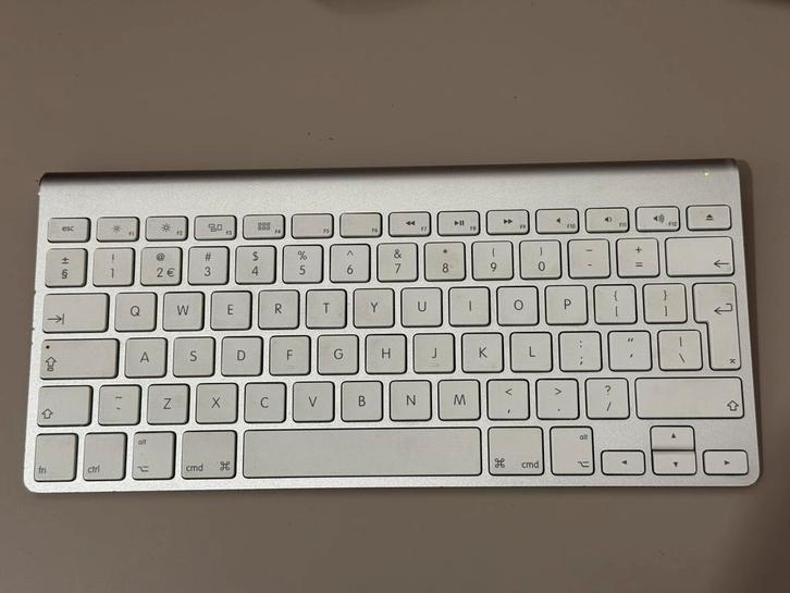 Apple Wireless Toetsenbord A1314, Computers en Software, Toetsenborden, Zo goed als nieuw, Verzenden