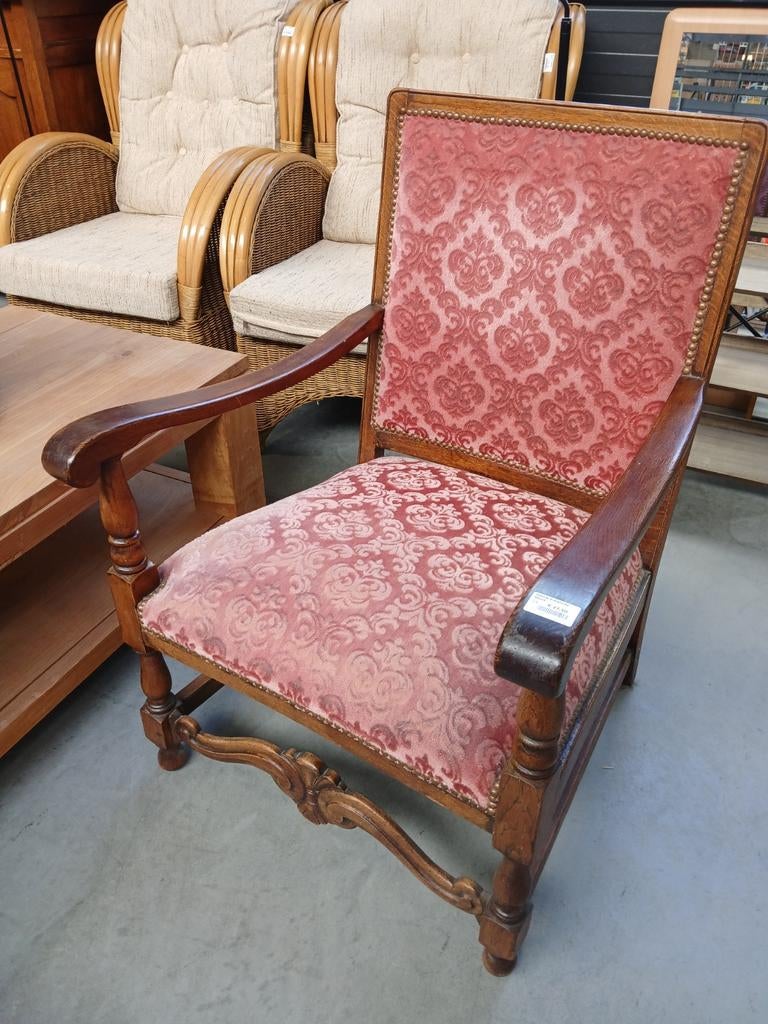 Roze stoffen stoel - Estafette Harlingen, Ophalen