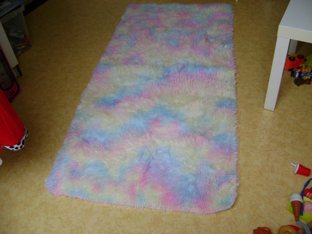 zacht harig vloerkleed 160lx80br in blauw/roze/geel/groen, Ophalen of Verzenden, Zo goed als nieuw, Kleed of Kussen