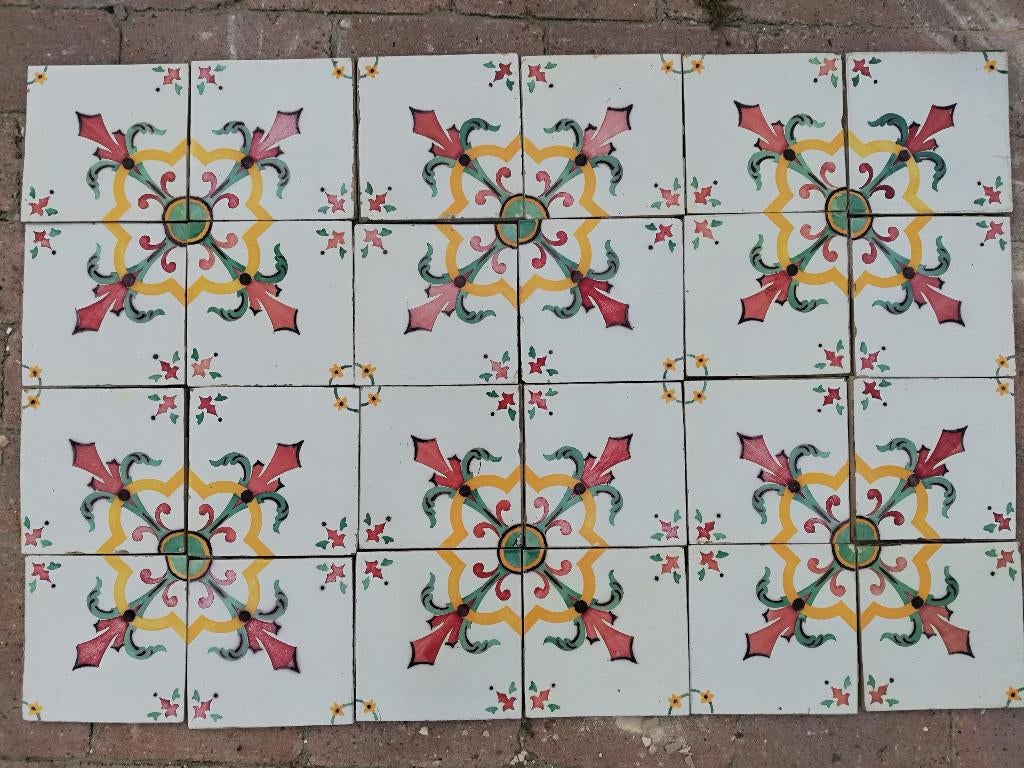 6,1m2 kleurrijke antieke Franse tegels geel, rood, groen, Antiek en Kunst, Ophalen