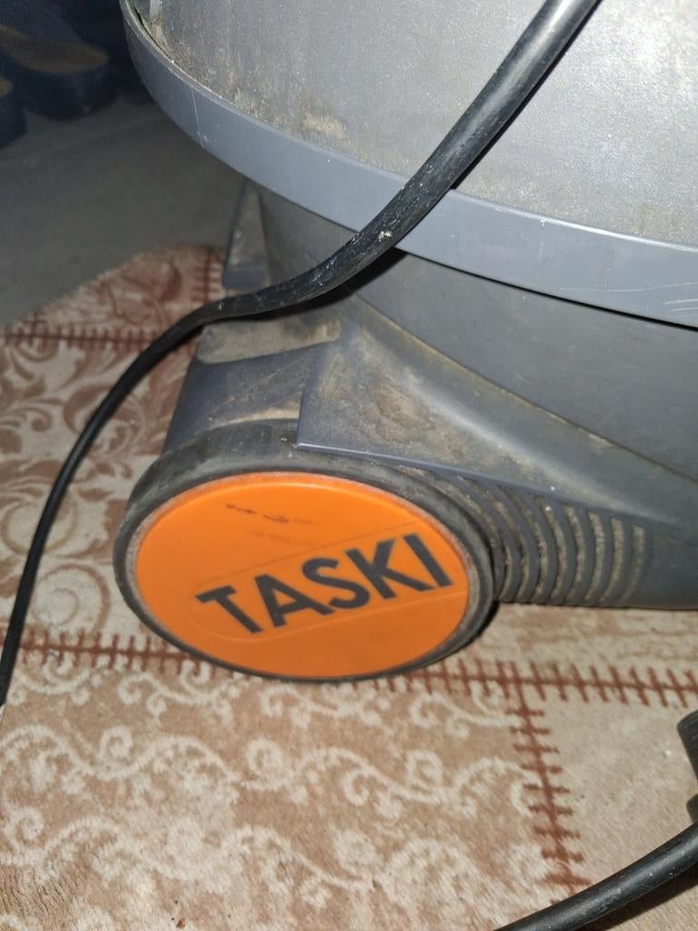 Taski vento stofzuiger, Ophalen