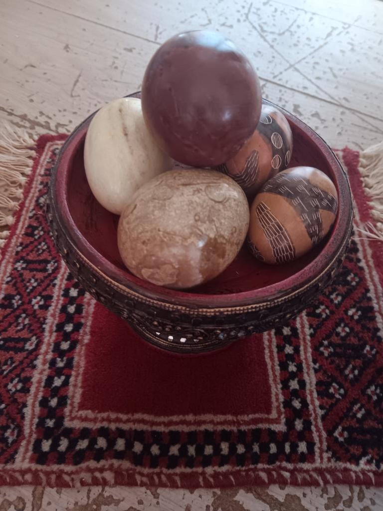 Luxe set natuurstenen eieren met sierlijke schaal, Antiek en Kunst, Ophalen of Verzenden