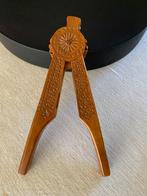 Vintage handgesneden houten notenkraker, Ophalen of Verzenden, Huis en Inrichting