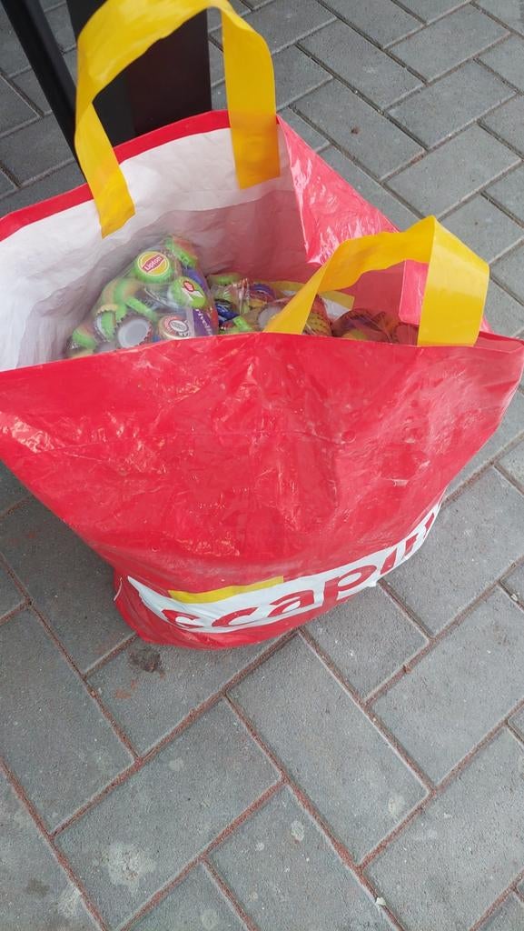 Grote zak met frisdrank en bierdopjes, Verzamelen, Ophalen