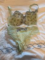 Nieuwe lingerie set: BH 75J & string 40/42 - Groen, Kleding | Dames, Ondergoed en Lingerie, Ophalen of Verzenden, Groen, Setje