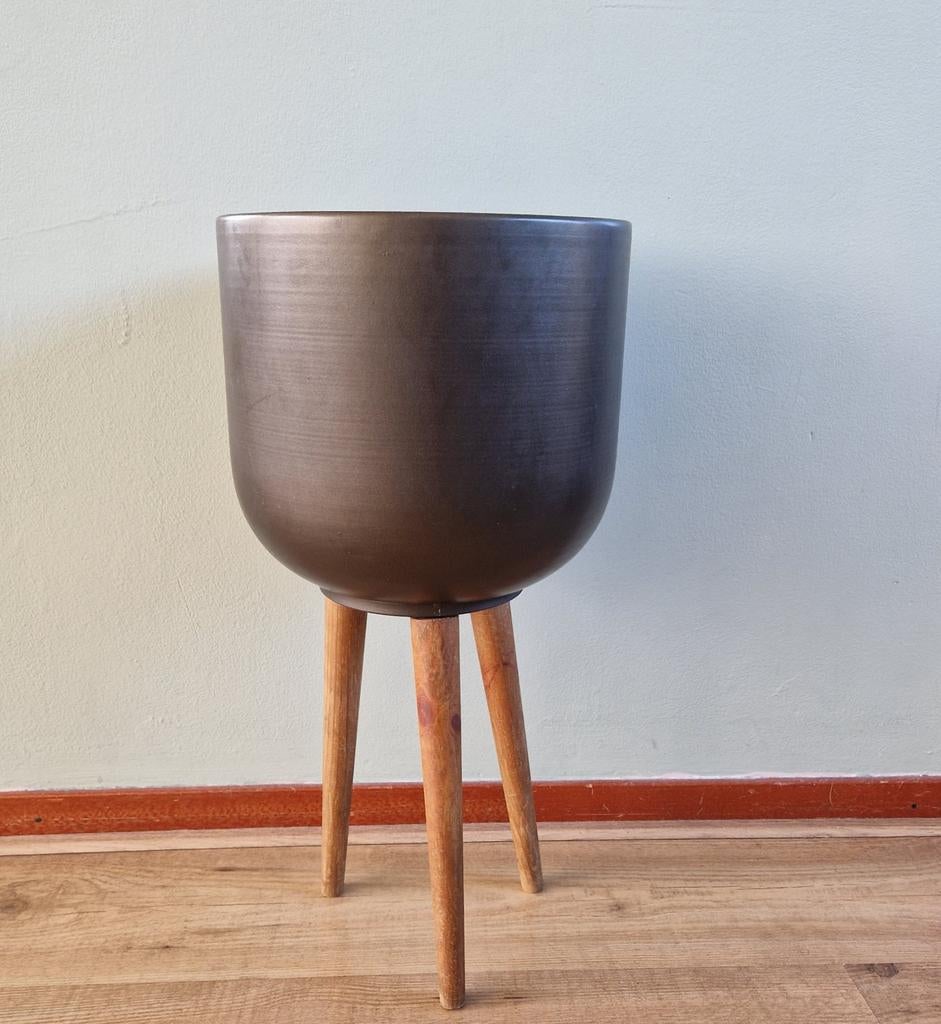 Intratuin bloempot op houten poten, Ophalen, Gebruikt