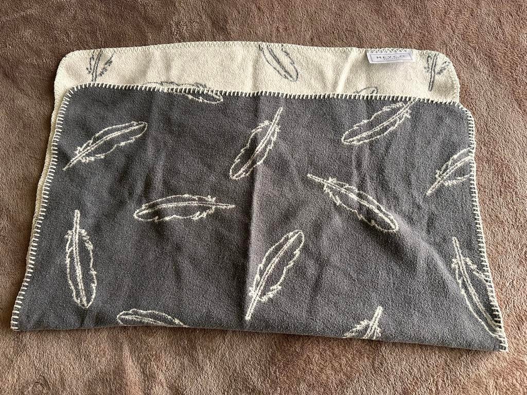 Meyco Deken 100% Katoen - Grijs met Witte Veertjes, Ophalen of Verzenden, Zo goed als nieuw, 70 tot 85 cm, Deken