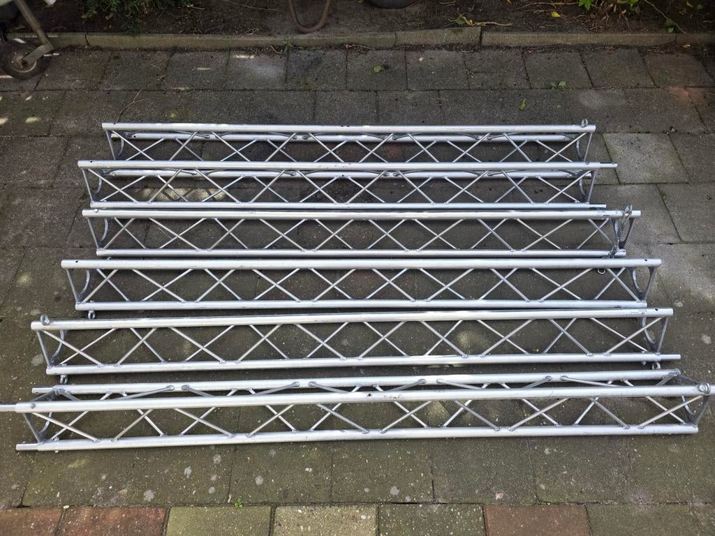 Trussen van 2 meter per stuk, Muziek en Instrumenten, Licht en Laser, Ophalen of Verzenden, Gebruikt, Overige typen