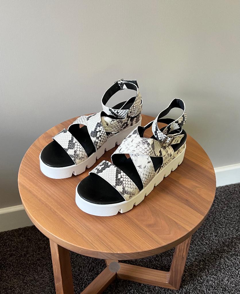 Nieuw 130€: Leren Italiaanse sandaaltjes python print; mt 39, Overige kleuren, Nieuw, Sweet Lemon, Sandalen of Muiltjes