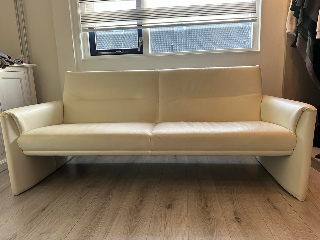 Leolux Boavista designer bank - crème leer, Huis en Inrichting, Banken | Bankstellen, Ophalen, 150 tot 200 cm, Tweepersoons, Zo goed als nieuw