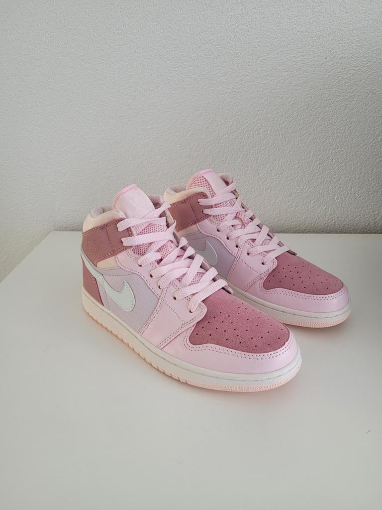 Nieuwe Nike Air Jordan mid digital pink, Nike Air Jordan, Sportschoenen, Nieuw, Ophalen of Verzenden