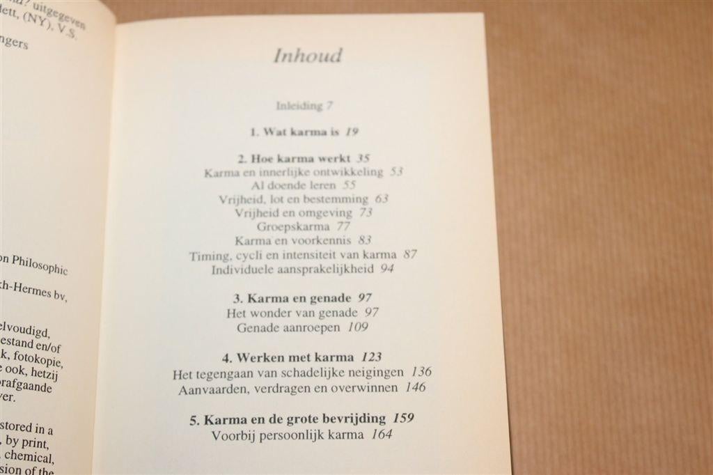 Wat is Karma — Uitleg en Aforismen — Paul Brunton, Boeken, Ophalen of Verzenden, Gelezen, Overige onderwerpen, Achtergrond en Informatie