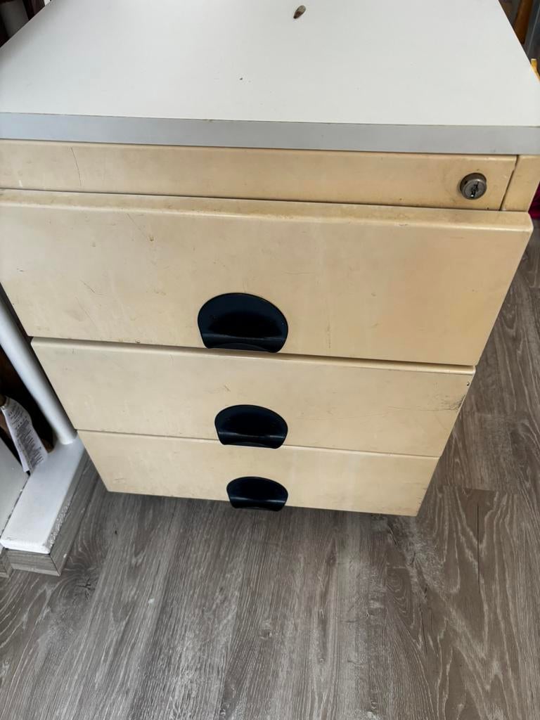 Ladekast gratis, Gebruikt, 3 of 4 laden, Minder dan 100 cm, 25 tot 50 cm