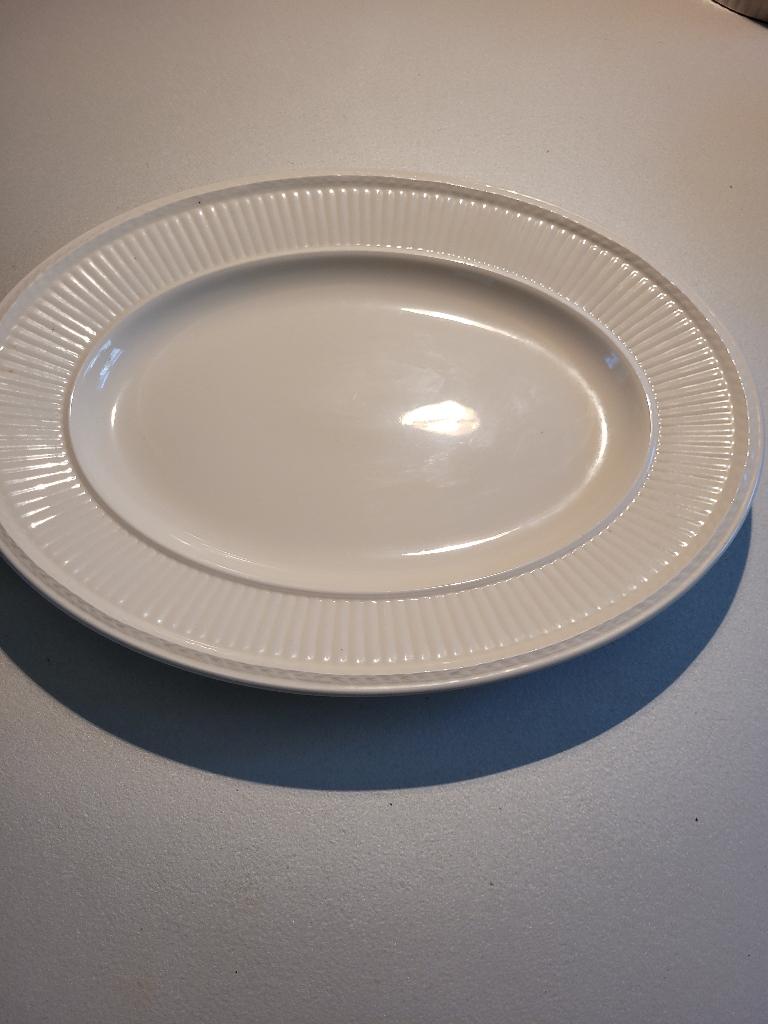 Wedgwood Edme Serveerschaal ovaal   35 cm, Huis en Inrichting, Ophalen of Verzenden, Wedgwood, Aardewerk, Schaal of Schalen