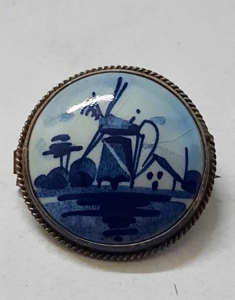 Antieke zilveren broche, Delfts Blauw (6505-1939), Sieraden, Tassen en Uiterlijk, Antieke sieraden, Ophalen, Zilver, Broche